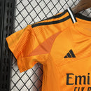 Conjunto Kit Infantil Real Madrid Away 2024/25 - Adidas Torcedor - Laranja/Preta