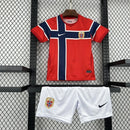 Conjunto Kit Infantil Seleção Noruega Home 2026/27 - Nike Torcedor - Vermelha/Azul