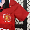 Conjunto Kit Infantil Manchester United Home 1994/96 - Umbro Retrô - Vermelha/Branca