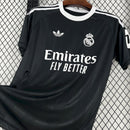 Camisa Pronta Entrega Real Madrid Treino 2025/26 - Adidas Torcedor Masculina - Preta/Branca