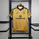 Camisa Pronta Entrega Manchester United Dupla Face 2001/02 - Umbro Retrô Masculina - Edição Especial 100 anos - Dourada/Branca