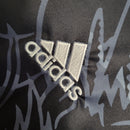 camisa-masculina-real-madrid-madri-2023-24-torcedor-preto-preta-branco-branca-ronaldo-cr7-kroos-vini-jr-fly-emirates-dragao