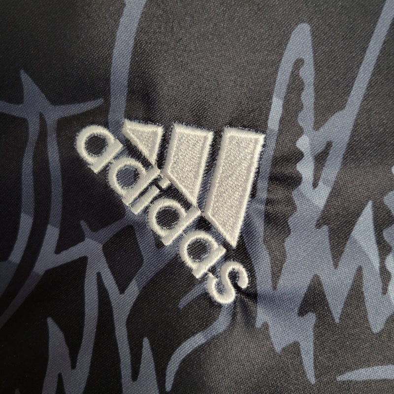 camisa-masculina-real-madrid-madri-2023-24-torcedor-preto-preta-branco-branca-ronaldo-cr7-kroos-vini-jr-fly-emirates-dragao