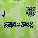 Conjunto Kit Infantil Barcelona Third Edição Travis Scott 2024/25 - Nike Torcedor - Verde/Azul
