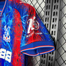 Camisa Crystal Palace Home 2024/25 - Torcedor Masculina - Azul/Vermelha