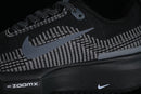Tênis Nike Zoom X Invincible - Preto/Branco