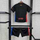 Conjunto Kit Infantil Barcelona Away Edição Travis Scott 2024/25 - Nike Torcedor - Preta/Vermelha