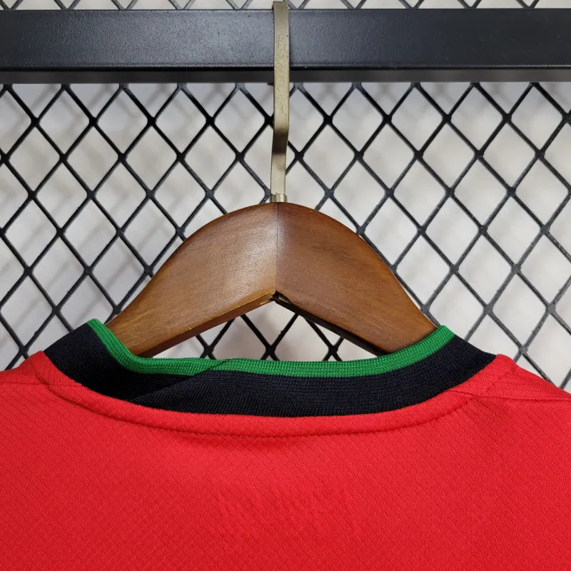 Camisa Seleção Portugal Home 2023/24 - Nike Torcedor Feminina - Vermelha/Preta