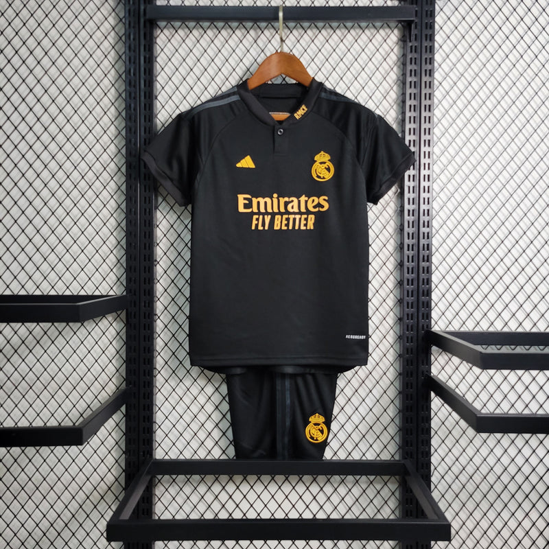 kids-kit-infantii-real-madrid-madri-third-3-terceira-2023-24-adidas-emirates-fly-better-torcedor-preto-preta-dourada-dourado-dorado-dorada-vini-jr-kroos-rodrygo-modric-bellingham-asencio-valverde-alaba-carvajal-lucas-vasquez
