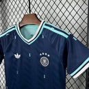Conjunto Kit Infantil Seleção Alemanha Away 2026/27 - Adidas Torcedor - Azul/Verde
