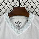 Conjunto Kit Infantil Santos Home 2025/26 - Umbro Torcedor - Branca/Preta