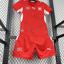 Conjunto Kit Infantil Seleção Suíça Home 2026/27 - Puma Torcedor - Vermelha/Branca