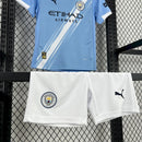 Conjunto Kit Infantil Manchester City Home 2025/26 - Puma Torcedor - Azul/Branca