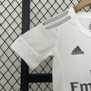 Conjunto Kit Infantil Real Madrid Home 2015/16 - Adidas Retrô - Branca/Cinza