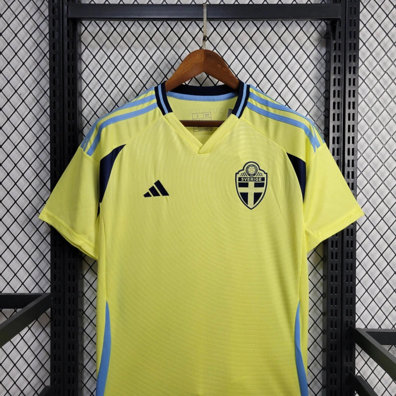 Camisa Seleção Suécia Home 2024/25 - Adidas Torcedor Masculina - Amarela/Azul