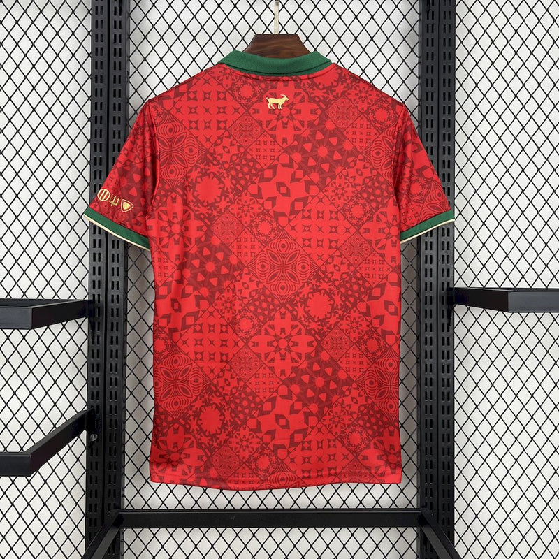 Camisa Seleção Portugal 2025/26 - Comma Torcedor Masculina - Vermelha/Verde