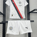 Conjunto Kit Infantil Manchester City Away 2025/26 - Puma Torcedor - Branca/Vermelha