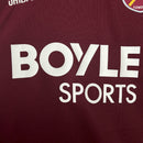 Camisa Pronta Entrega West Ham Home 2025/26 - Umbro Torcedor Masculina - Bordo/Azul