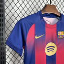 Conjunto Kit Infantil Barcelona Home 2025/26 - Nike Torcedor - Azul/Vermelha