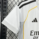 Conjunto Kit Infantil Real Madrid Home 2025/26 - Adidas Torcedor - Branca/Cinza
