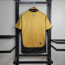 Camisa Pronta Entrega Manchester United Dupla Face 2001/02 - Umbro Retrô Masculina - Edição Especial 100 anos - Dourada/Branca