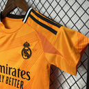 Conjunto Kit Infantil Real Madrid Away 2024/25 - Adidas Torcedor - Laranja/Preta