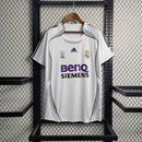 Camisa Pronta Entrega Real Madrid Home 2006/07 - Adidas Retrô Masculina - Branca/Cinza