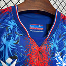Camisa Crystal Palace Home 2024/25 - Torcedor Masculina - Azul/Vermelha