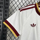 Conjunto Kit Infantil Seleção Espanha Away 2026/27 - Adidas Torcedor - Branca/Bordo