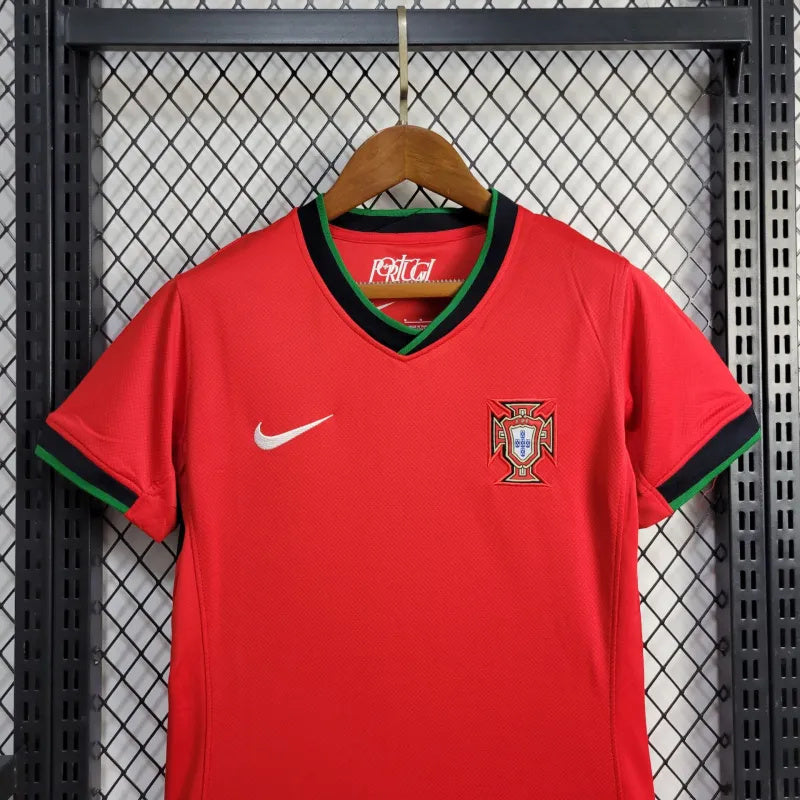 Camisa Seleção Portugal Home 2023/24 - Nike Torcedor Feminina - Vermelha/Preta
