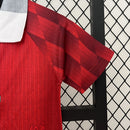 Conjunto Kit Infantil Manchester United Home 1996/97 - Umbro Retrô - Vermelha/Branca