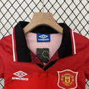 Conjunto Kit Infantil Manchester United Home 1994/96 - Umbro Retrô - Vermelha/Branca