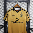 Camisa Pronta Entrega Manchester United Dupla Face 2001/02 - Umbro Retrô Masculina - Edição Especial 100 anos - Dourada/Branca