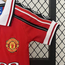 Conjunto Kit Infantil Manchester United Home 1998/99 - Umbro Retrô - Vermelha/Branca