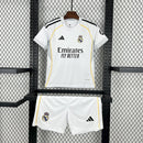 Conjunto Kit Infantil Real Madrid Home 2025/26 - Adidas Torcedor - Branca/Cinza