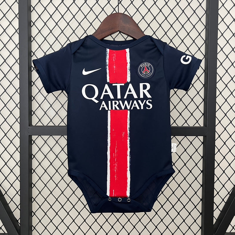 body-infantil-kids-psg-paris-saint-germain-nike-home-titular-1-2024-25-torcedor-branco-branca-azul-vermelha-vermelho-dembele-qatar-airways