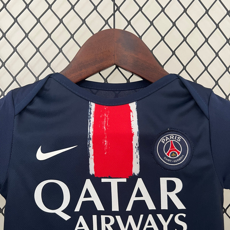 body-infantil-kids-psg-paris-saint-germain-nike-home-titular-1-2024-25-torcedor-branco-branca-azul-vermelha-vermelho-dembele-qatar-airways