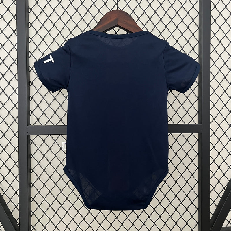 body-infantil-kids-psg-paris-saint-germain-nike-home-titular-1-2024-25-torcedor-branco-branca-azul-vermelha-vermelho-dembele-qatar-airways