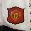 Conjunto Kit Infantil Manchester United Home 1994/96 - Umbro Retrô - Vermelha/Branca