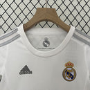 Conjunto Kit Infantil Real Madrid Home 2015/16 - Adidas Retrô - Branca/Cinza