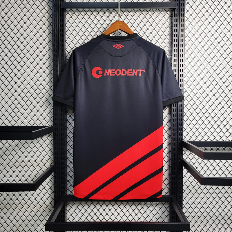 camisa-athletico-paranaense-third-terceira-3-2023-24-umbro-torcedor-masculina-preto-preta-vermelha-vermelho