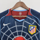 camisa-atletico-de-madrid-away-reserva-2-2004-05-nike-retro-masculina-masculino-branca-branco-bordo-vermelha-vermelho-azul-spider-man-fernando-torres

