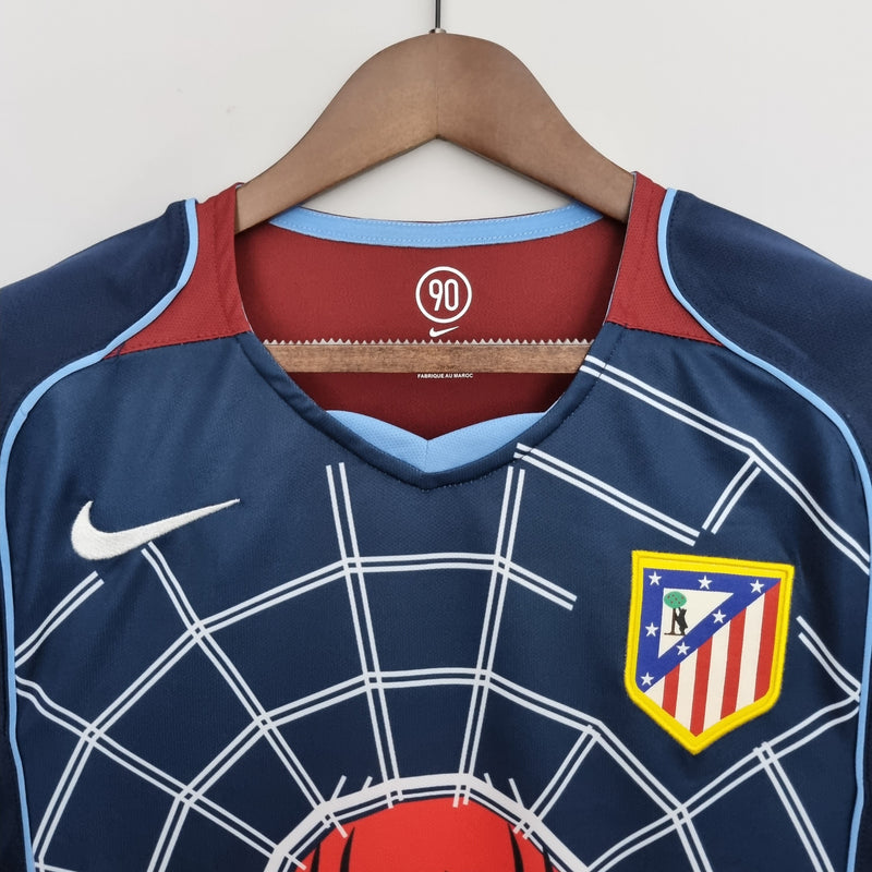 camisa-atletico-de-madrid-away-reserva-2-2004-05-nike-retro-masculina-masculino-branca-branco-bordo-vermelha-vermelho-azul-spider-man-fernando-torres
