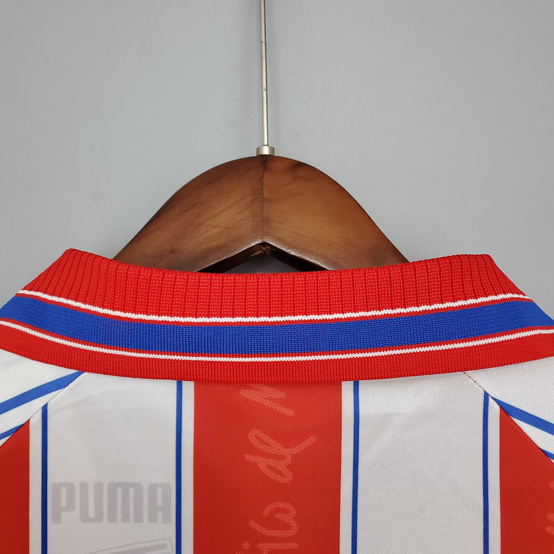 camisa-atletico-de-madrid-home-titular-1-1996-97-puma-retro-masculina-masculino-branca-branco-vermelha-vermelho-azul-bandai
