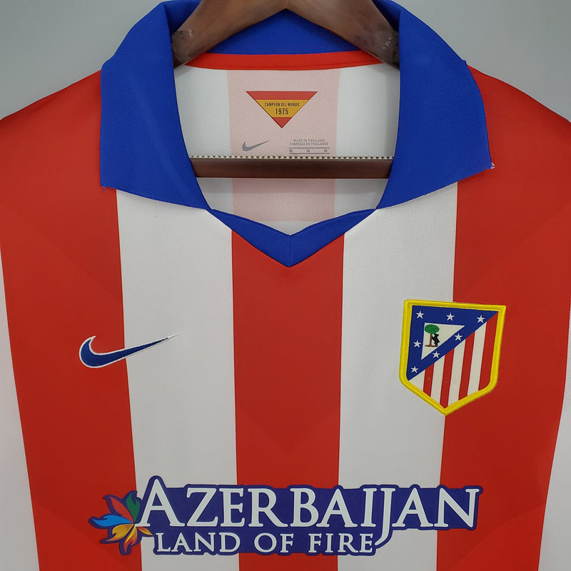 camisa-atletico-de-madrid-home-titular-1-2014-15-nike-retro-masculina-masculino-branca-branco-vermelha-vermelho-azul-azerbaijan
