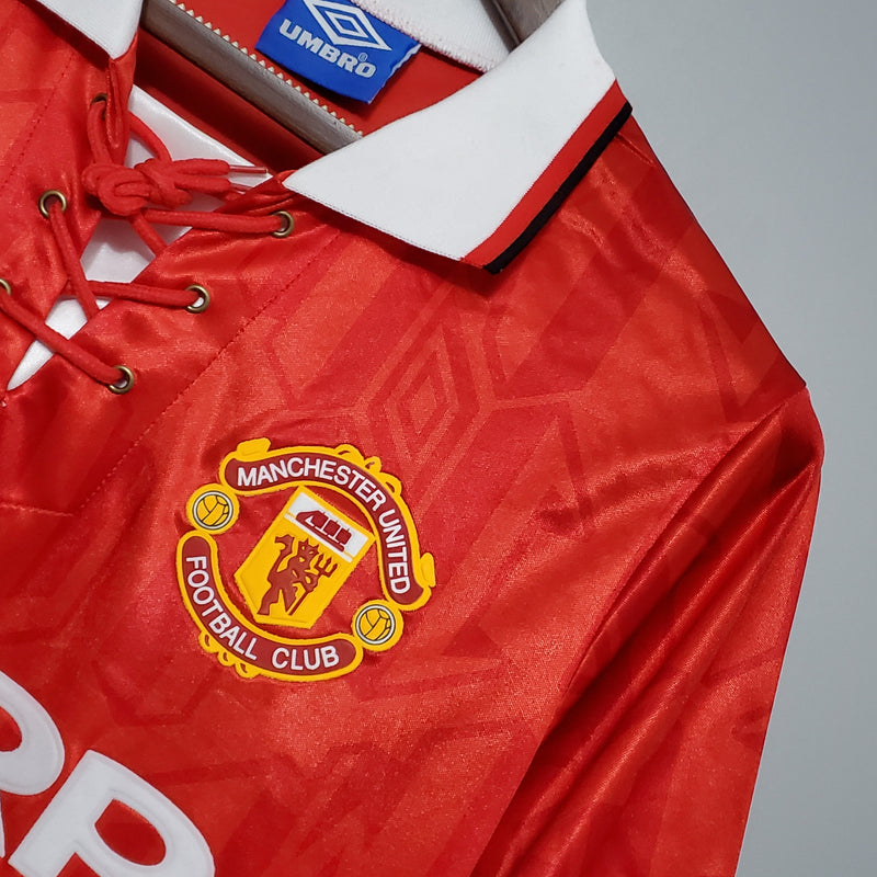 camisa-gola-polo-manchester-united-diabos-vermelhos-home-titular-1-1992-93-1993-94-umbro-retro-masculina-masculino-sharp-vermelha-vermelho-branca-branco-hughes-giggs-david-beckham-cantona