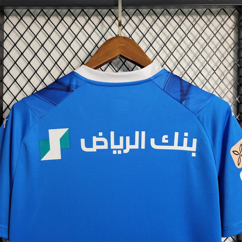 camisa-gola-v-masculina-puma-al-hilal-home-titular-1-2023-24-torcedor-azul-branco-branca-arabia-saudita-neymar-savvy-seven
