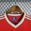 camisa-manchester-united-diabos-vermelhos-home-titular-1-1984-85-adidas-retro-masculina-masculino-sharp-vermelha-vermelho-branca-branco-hughes