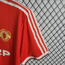 camisa-manchester-united-diabos-vermelhos-home-titular-1-1984-85-adidas-retro-masculina-masculino-sharp-vermelha-vermelho-branca-branco-hughes