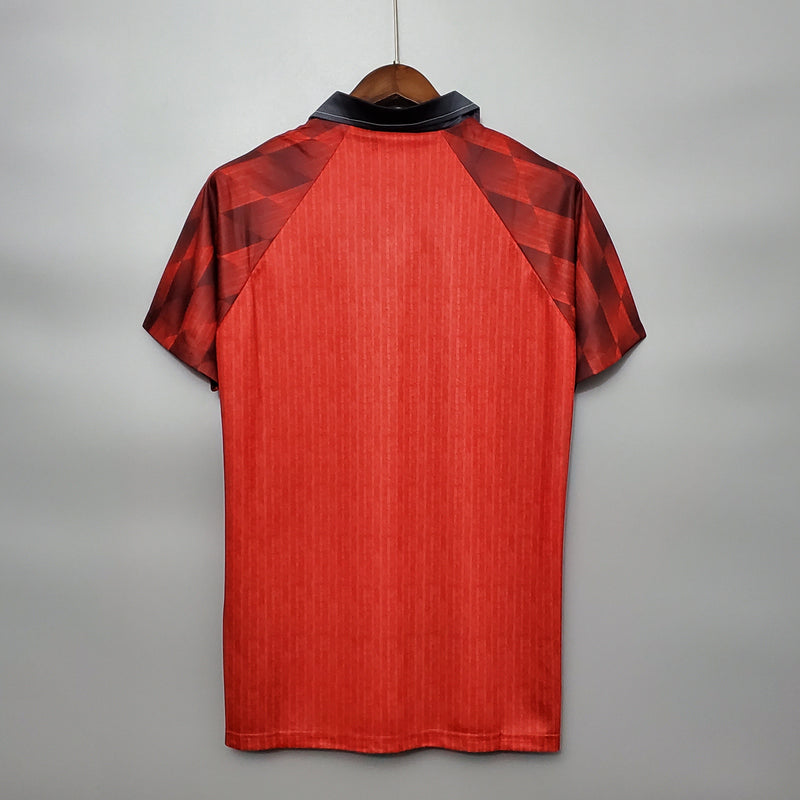 camisa-manchester-united-diabos-vermelhos-home-titular-1-1996-97-umbro-retro-masculina-masculino-sharp-vermelha-vermelho-cantona-david-beckham-giggs